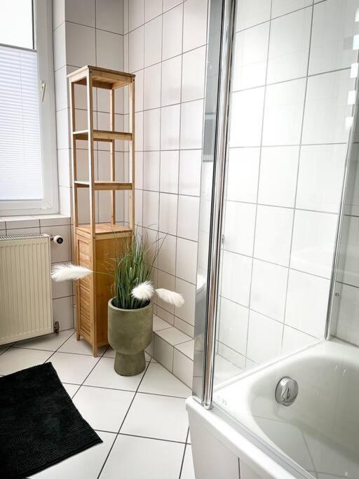 Ferienwohnung Bali Style Mit High Speed Wlan Und Gratis Parkplatz Гера Екстериор снимка