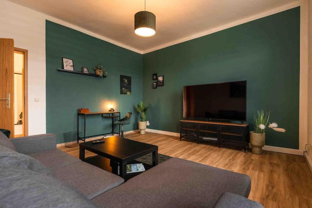 Ferienwohnung Bali Style Mit High Speed Wlan Und Gratis Parkplatz Гера Екстериор снимка